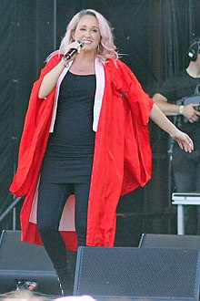 Бритт Николь выступает в 2018 году