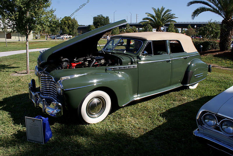 File:Buick Roadmaster 1941 Phaeton Convertible LSideFront Lake Mirror Cassic 16Oct2010 (14874273921).jpg