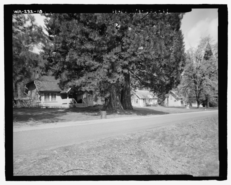 File:Building Nos. 1053, 1054, and 1057, view from southeast - Wind River Administrative Site, Near Lookout Mountain Road, Carson, Skamania County, WA HABS WA-232-14.tif