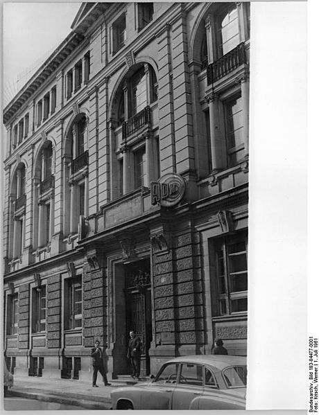 File:Bundesarchiv Bild 183-84477-0001, Berlin, Mittelstraße, ADN-Gebäude.jpg