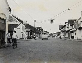 Traffic light over the intersection in the Hoofdstraat of Pasuruan