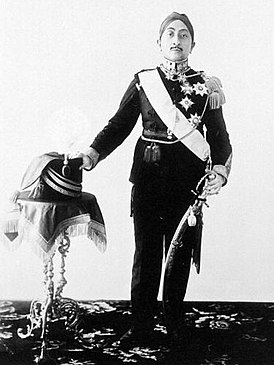 Султан Хаменгкубувоно VIII в военной форме (1929 год)