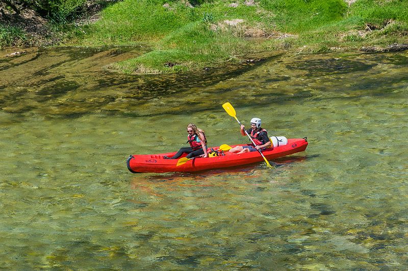 File:Canoeing on Tarn River 02.jpg