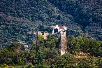 Château solofra vu de Sant'Andrea Apostolo.jpg