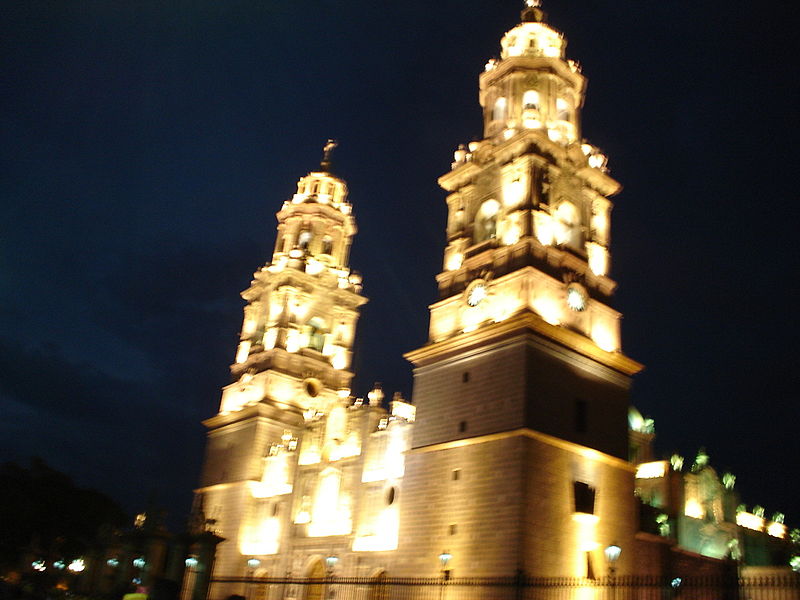 File:Catedral Morelia Noche.jpg