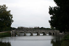 Pont sur le Cosson au niveau du château de Chambord.