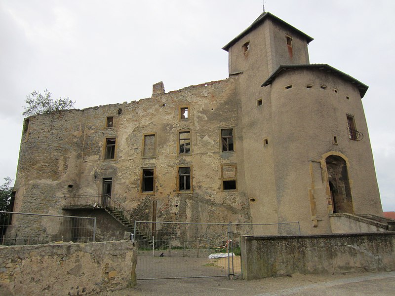 File:Chateau Luttange.JPG