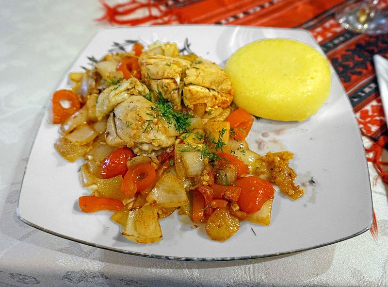 File:Chicken dish with mamaliga.jpg