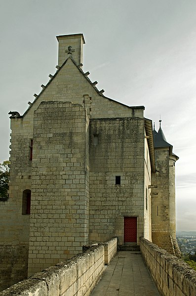 File:Chinon (Indre-et-Loire) (23372771385).jpg