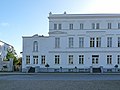 Wohnhaus mit der Mauer zwischen den Häusern 2/3