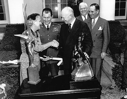 Cochran and Chuck Yeager being presented with the Harmon International Trophies by President Dwight Eisenhower[19]