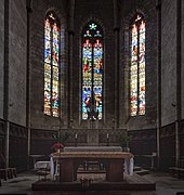 Le chœur et les vitraux de l'abside