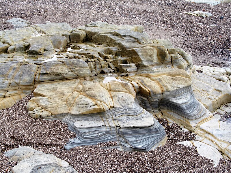 File:Colourful rocks on Amble beach - geograph.org.uk - 5887074.jpg