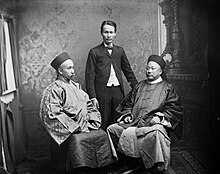 Imperial commissioners Wang Ronghe and Yu Quiong with an unidentified man (centre)