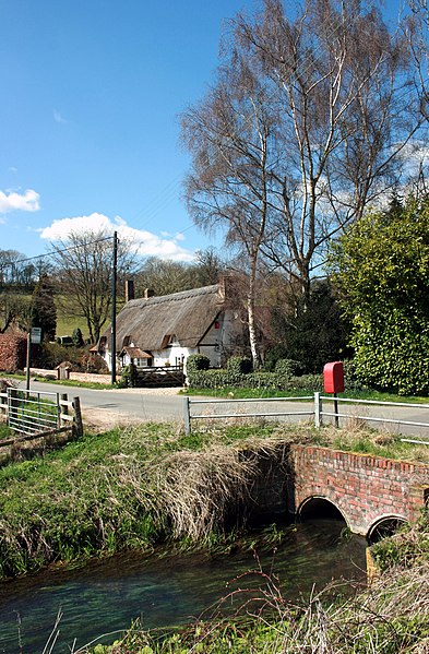 File:Cottage at Whittonditch - geograph.org.uk - 1804100.jpg
