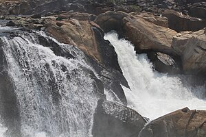 Dhuandhar Falls in Bhedaghat.jpg
