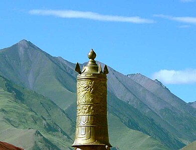Dhvadzsa (győzedelmi zászló) a kolostor tetején