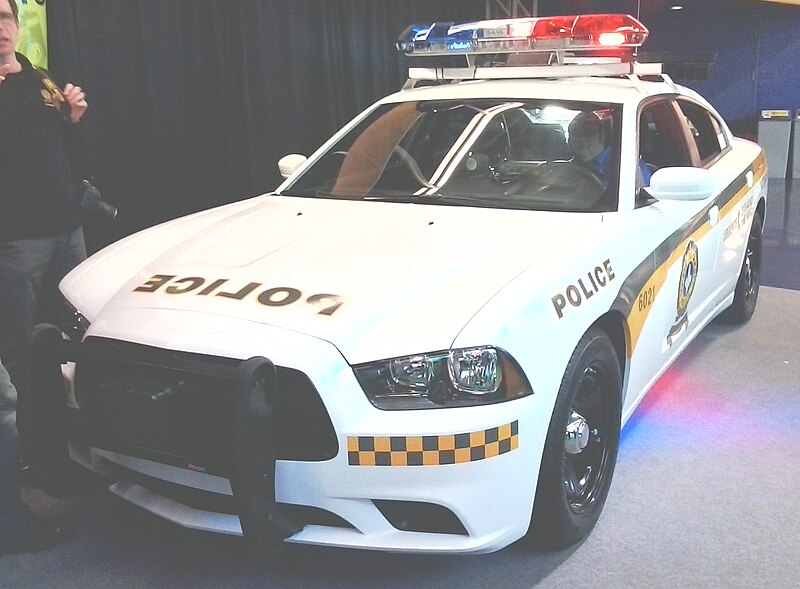 File:Dodge Charger Quebec Police (MIAS '13).jpg