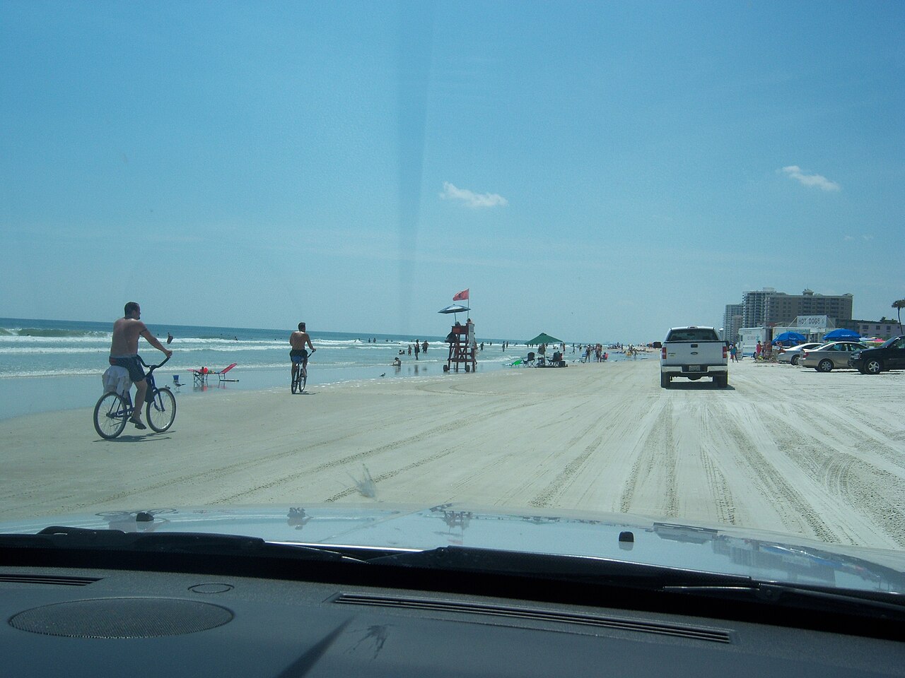 1280px-Driving_on_Daytona_Beach.jpg