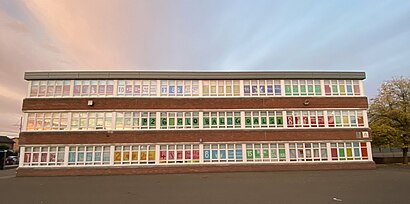 How to get to Eastbank Primary School with public transport- About the place