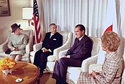 1971年(昭和46年)9月26日、香淳皇后、昭和天皇、ニクソン大統領、パット同夫人。