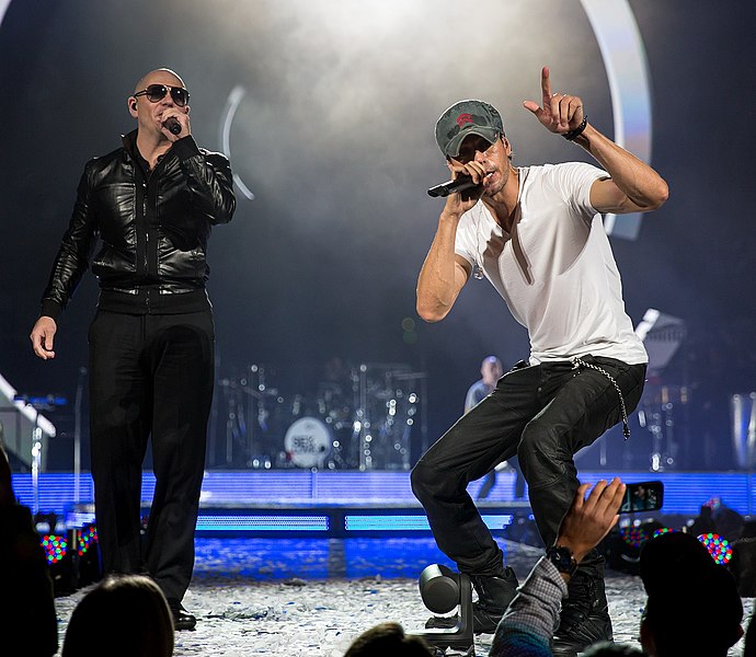 File:Enrique Iglesias and Pitbull 2015.jpg