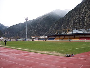 Estádio Nacional de Futebol de Aixovall, com destaque para as pistas de atletismo