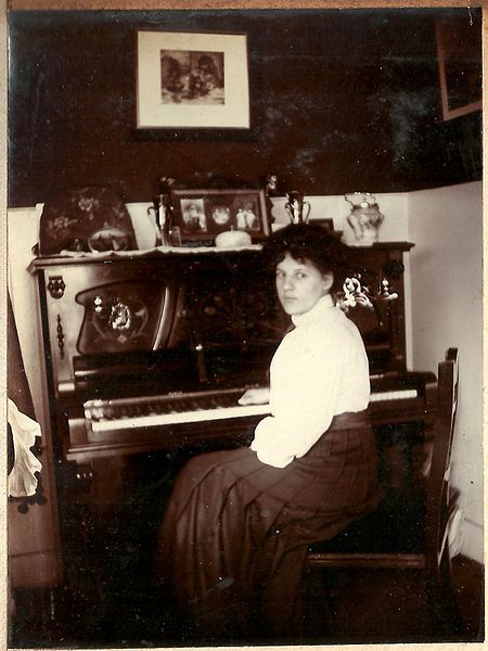 File:Ethel Hook at her piano, c. 1907 (6623302349).jpg