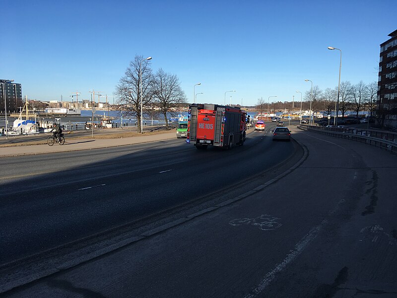 File:Fire truck on arterial street curve (42840232982).jpg