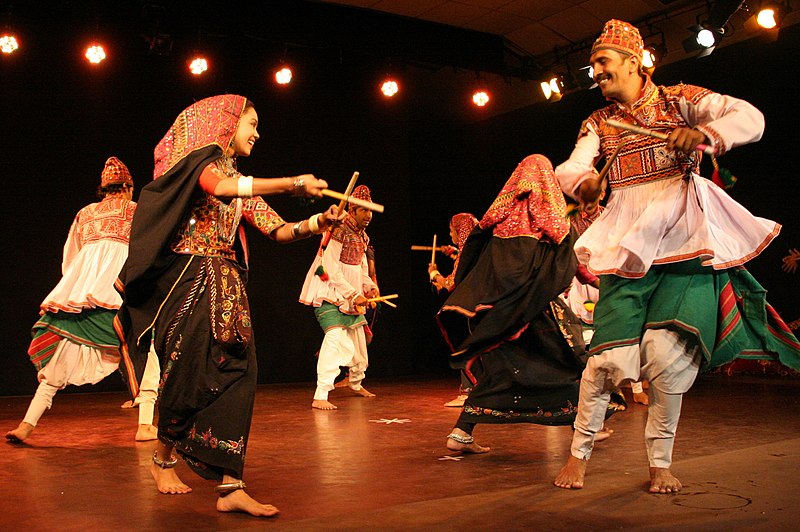 File:Folk Dance Gujarat-006.jpg