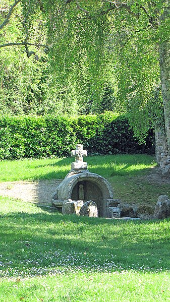 File:Fontaine de la chapelle Saint-Philibert de Trégunc (2).JPG