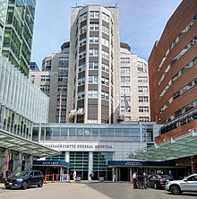 Front entrance of Massachusetts General Hospital (MGH), the original and largest teaching hospital of Harvard Medical School. Front Entrance of Massachusetts General Hospital.jpg