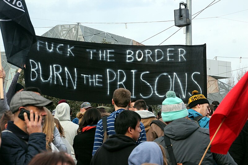 File:Fuck the border burn the prisons banner - Refugee Action protest 27 July 2013 Melbourne (9374745465).jpg