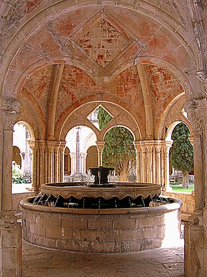 Español: Fuente del patio central del monaster...