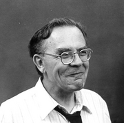 Geoffrey Uilkinson qariyb 1976.png