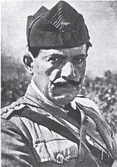Portrait d'un militaire moustachu portant un képi.