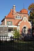 Individual monument and aggregate: Gardener's house of the Villa Muttersegen with gardening and enclosure walls (see also Goetheallee 24 [opposite the street] and Obj. 09305929)