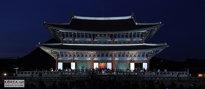 파일:Gyeongbokgung Night 06logo (8052829540).jpg