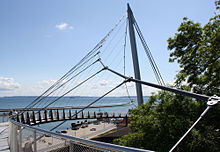 Hängebrücke zum Hafen