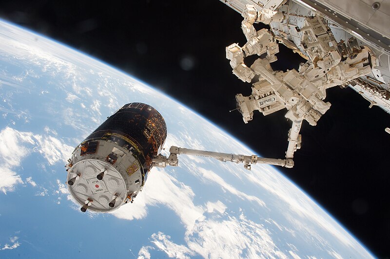 File:HTV-6 grappled by the International Space Station's robotic arm (2).jpg