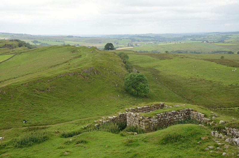 File:Hadrian's Wall (44379384222).jpg