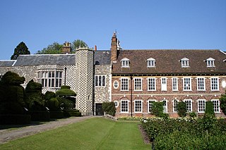 <span class="mw-page-title-main">Hall Place</span> Historic building in Bexley, London, U.K.