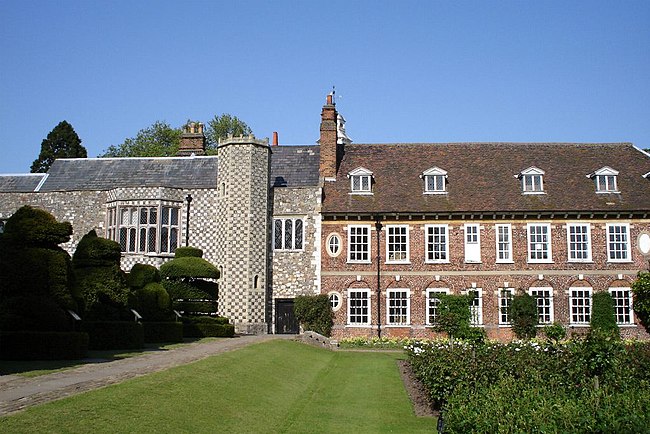 Hall Place, with 16th- (left) and 17th-century wings.