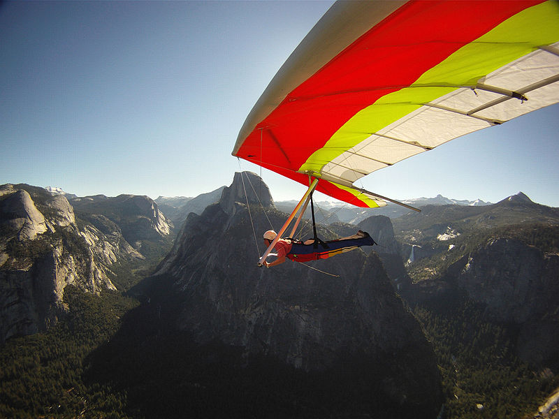 File:Hang Gliding over Yosemite (9504524310).jpg