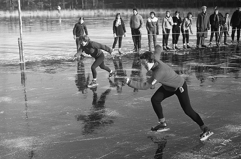 File:Hardrijderijen voor vrouwen in Beetsterzwaag Atje Deelstra en Hennie Mulder, Bestanddeelnr 913-3039.jpg