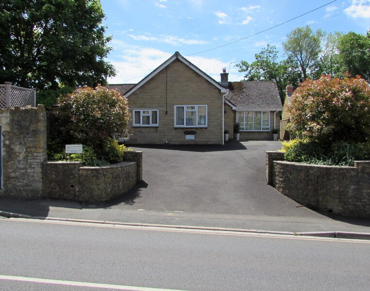 File:Heal and Sole Holistics in Castle Cary - geograph.org.uk - 4509456.jpg