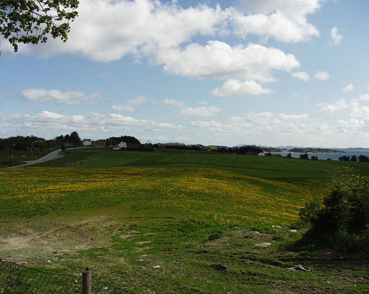 File:Herdla with Herdla Golf Club 21may2006.jpg