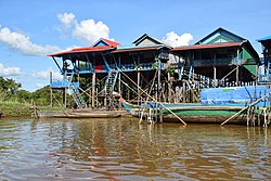 Houses on the water in Kampong Phlouk