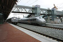 A Class 71 unit beside a Class 70 unit at Asker Station IC-tog til Larvik og Flytoget pa Asker stasjon TRS 061028 027.jpg