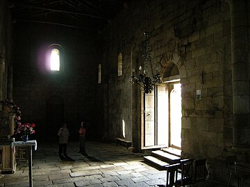 Interior. Vista da igrexa desde o presbiterio.